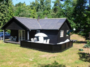 Cozy Holiday Home in Nex with Roofed Terrace in Snogebæk